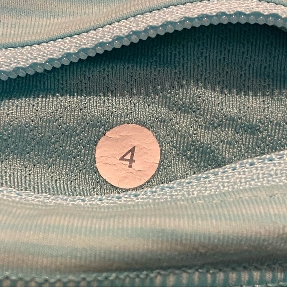 LULULEMON Women Turquoise and Black Cropped Pants Size 4-Fit Small - Picture 9 of 10